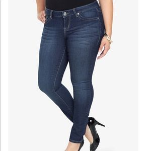 Torrid skinny Jean medium wash short 14S